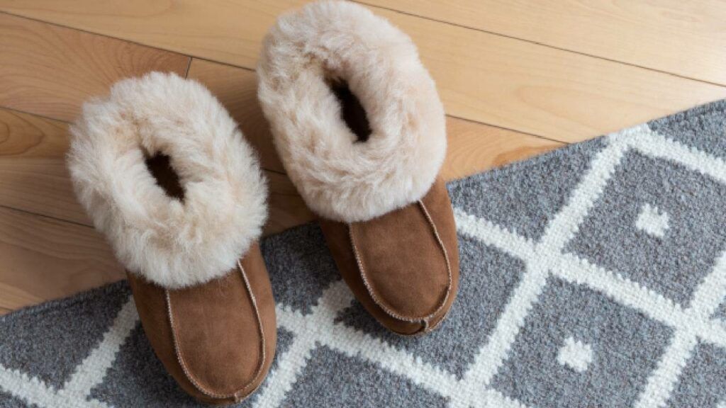 Underfloor insulation slippers